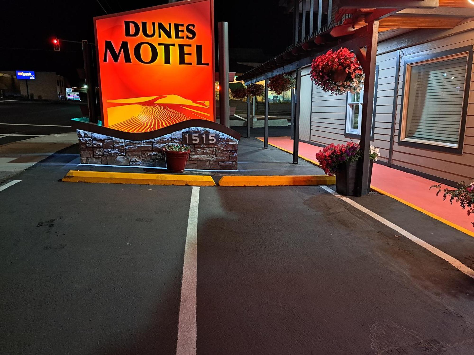 Dunes Motel - Bend Bagian luar foto